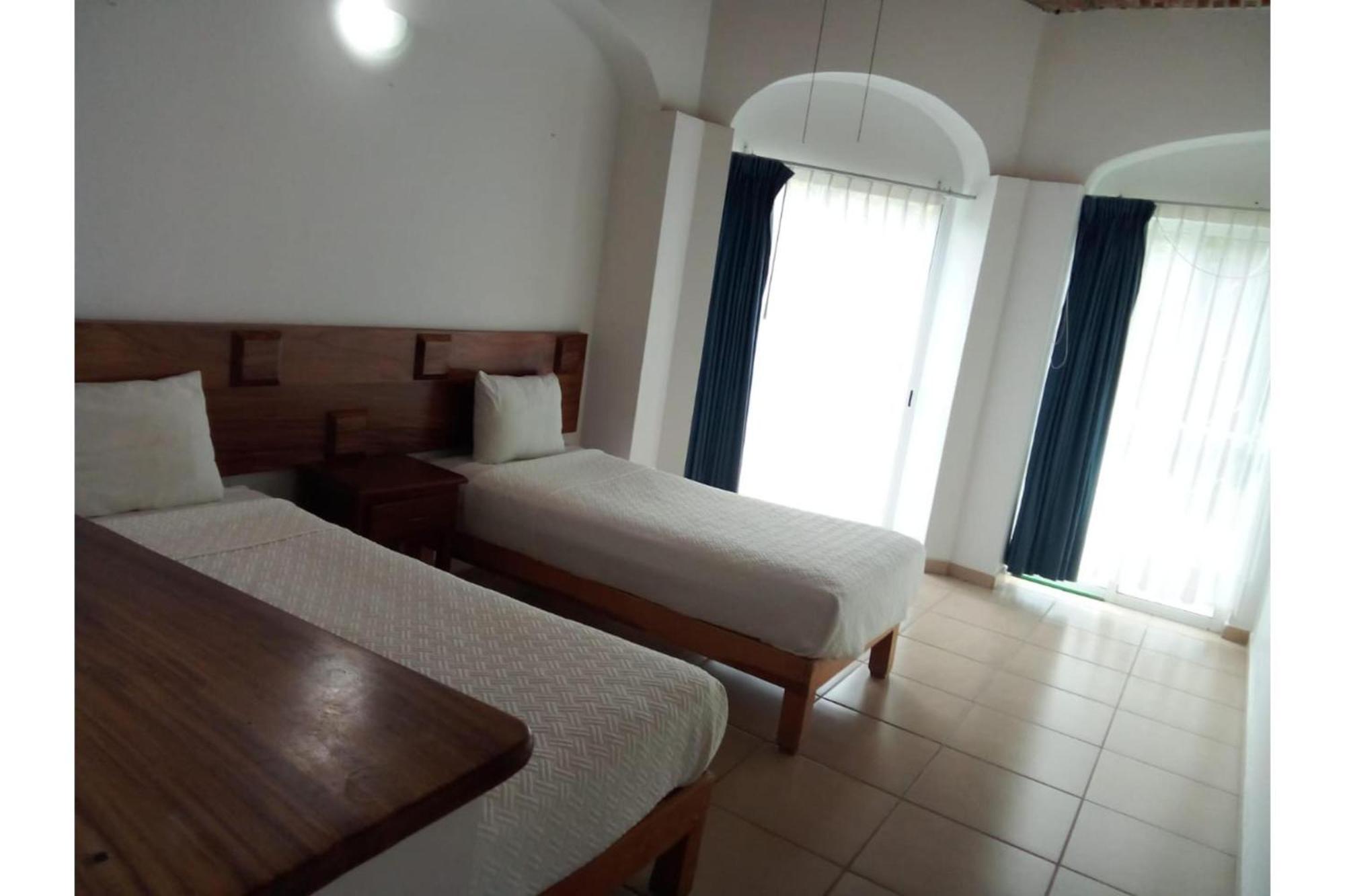 Capital O La Joya Del Lago Ajijic Dış mekan fotoğraf