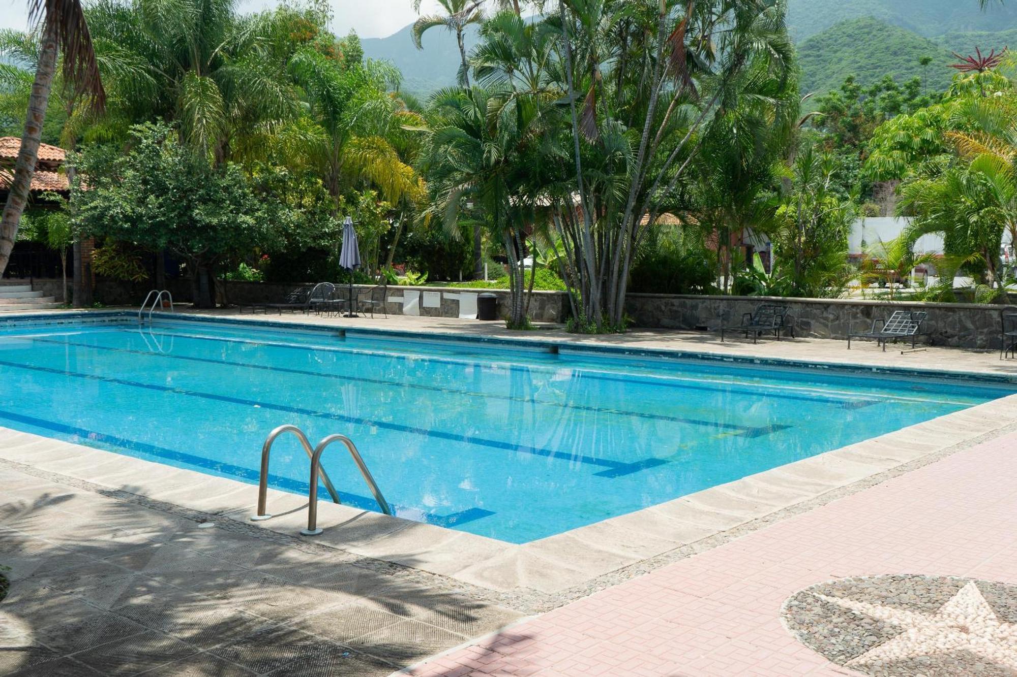Capital O La Joya Del Lago Ajijic Dış mekan fotoğraf